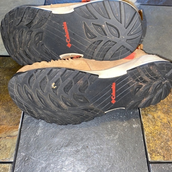 Ladies size 6.5 Columbia lined booties - Picture 8 of 8